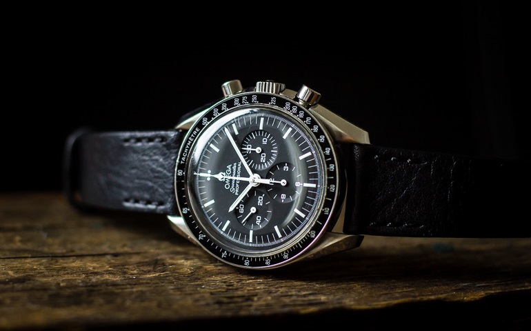 replica Omega-Speedmaster-Moonwatch-7121